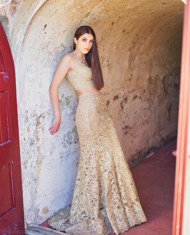 Sherri Hill piece gold set