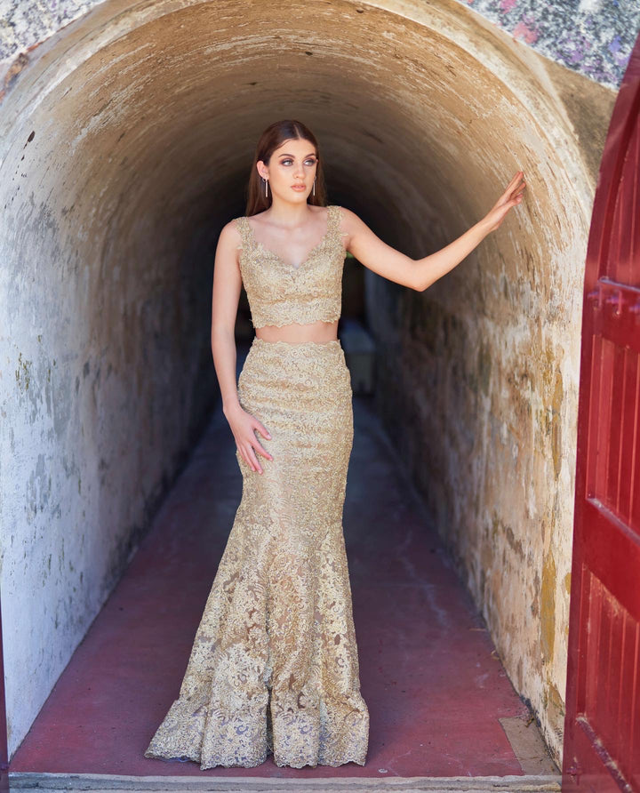 Sherri Hill piece gold set